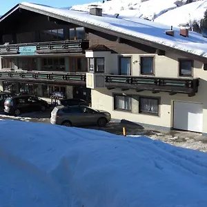 3* Bed & Breakfast Hotel-pension Flora